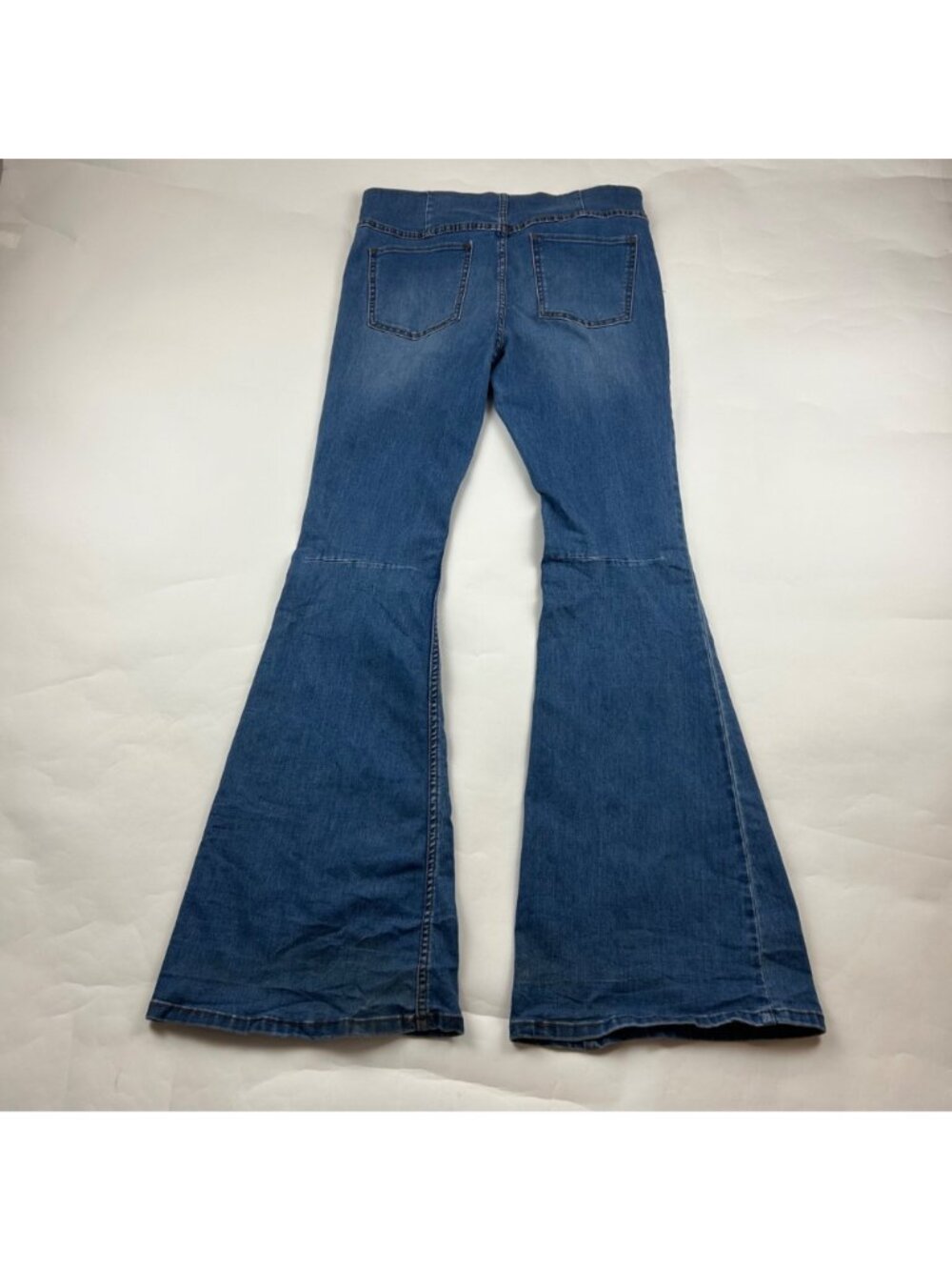 LONG We the Free People Medium Wash Stretch Denim Pull On Flare Jeans 31 - Picture 5 of 6
